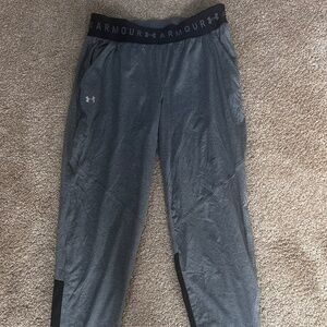 Women’s under armour joggers size small